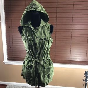 🎈2/$20 Mudd Cargo Vest with Hood & Pockets Olive